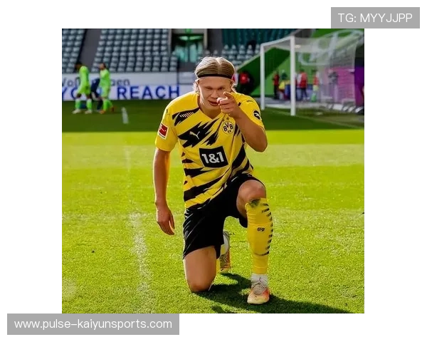 足球比赛场上球星纷飞 每个赛季都有新篇章的传奇演绎