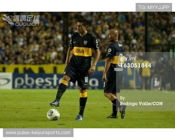 足球球星穿过的经典旧鞋回顾及其背后的传奇故事